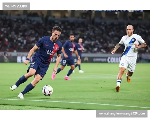 巴黎圣日耳曼客场逆转斯特拉斯堡，少打一人展现冠军韧性